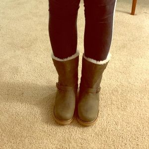 Limited NWT Weatherproof leather and sheepskin UGG